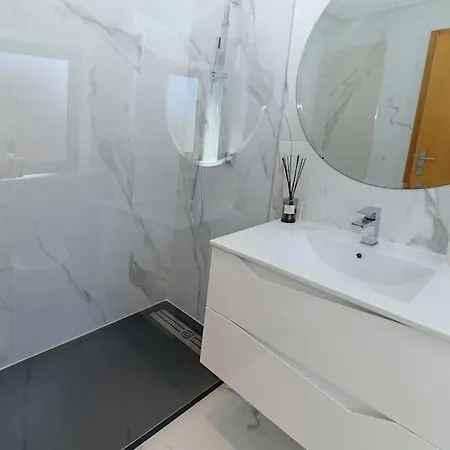 別荘 Living In A Dream *