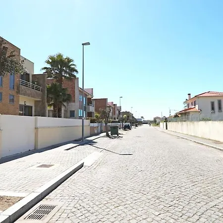 別荘 Living In A Dream