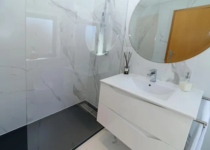 度假居 Living In A Dream *