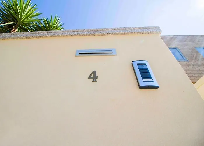 Living In A Dream 度假居