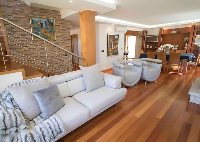 Living In A Dream 度假居