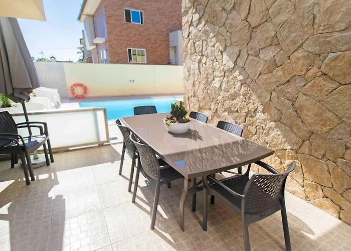 Living In A Dream 度假居 *